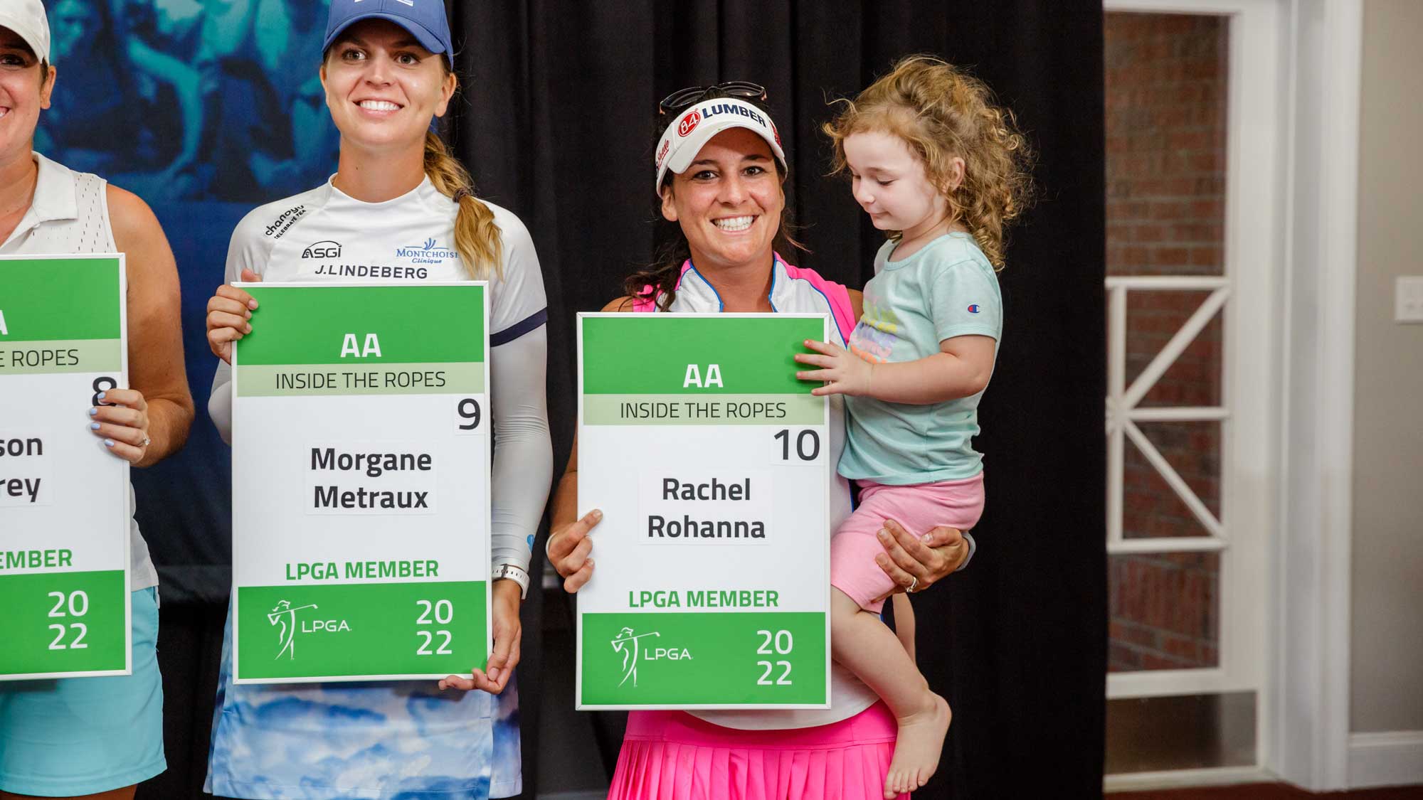 rachel-rohanna-with-daughter---2021-top-10-graduates---race-for-the-card_0235.jpg