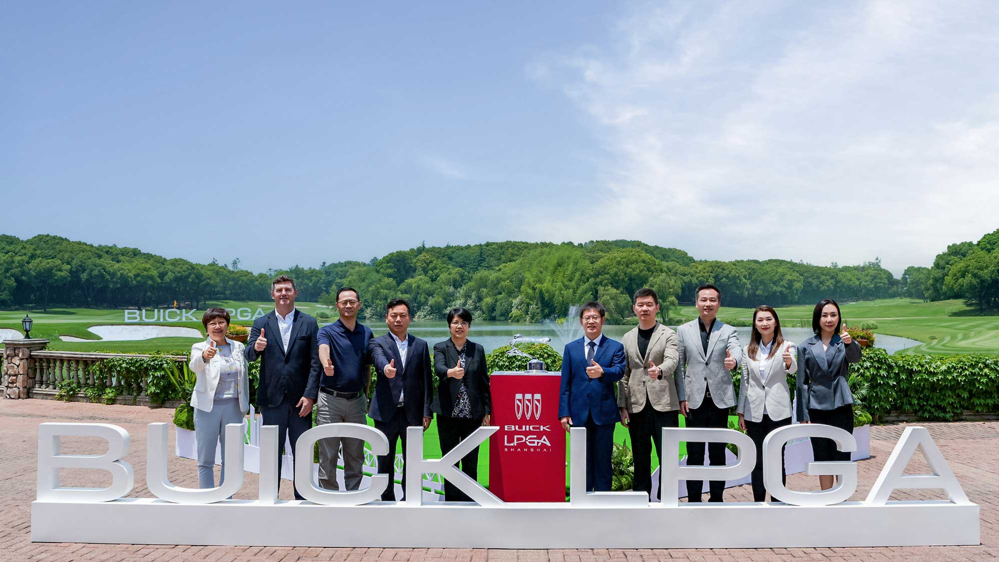 Group photo of guests at the Buick LPGA Shanghai press conference